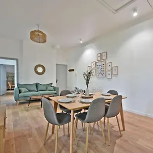 Appartement Au Coeur Des Platanes - Parking Gratuit Sous-terrain - Clim - Balcon, Avignon