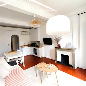 Appartement Climatise Parking Gratuit Surveille, Avignon